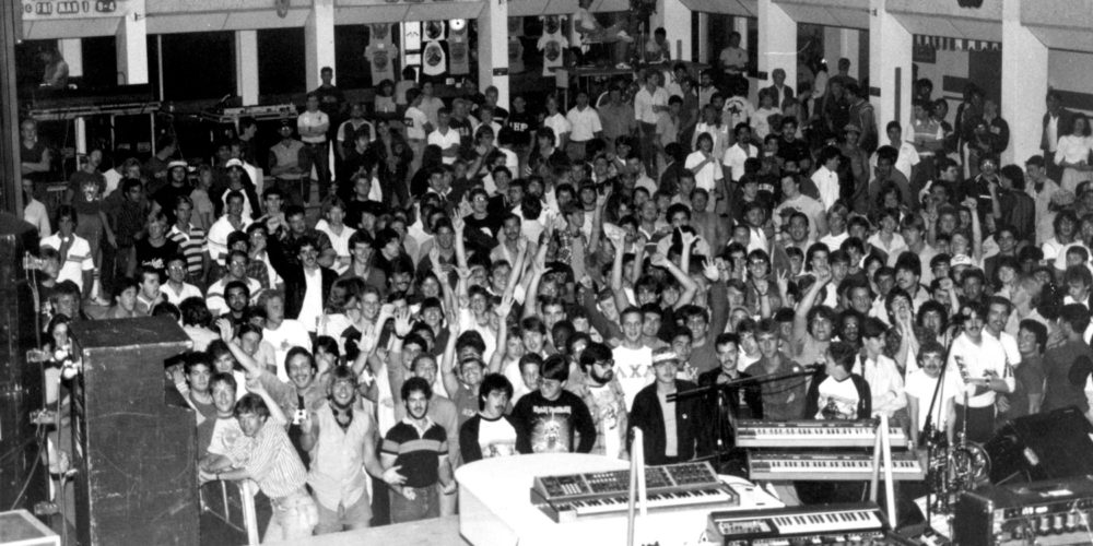 Crowd of students at a concert inside the old Student Center