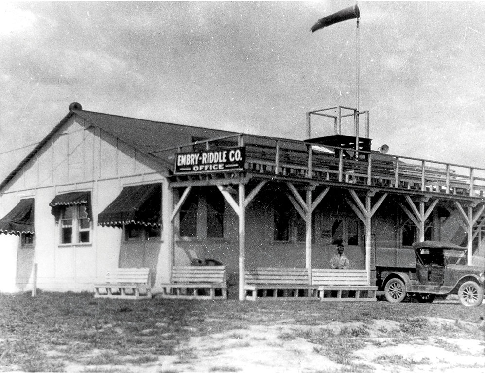 The original field office for Lunken Field in the 1920s